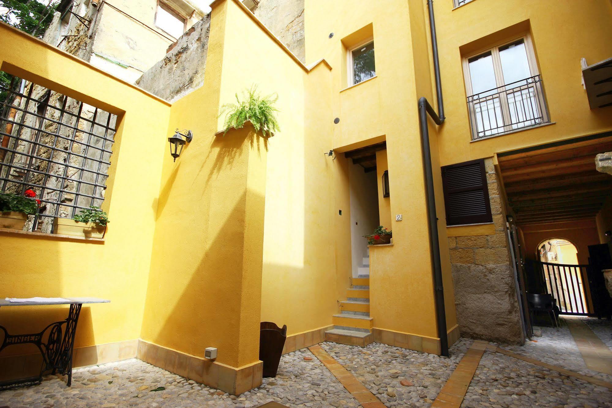 Khalisah Bed & Breakfast Palermo Bagian luar foto